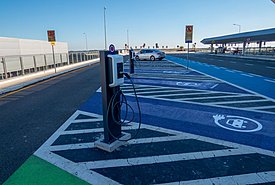 Μαρούσι: Δύο άνδρες προσπάθησαν να κλέψουν φορτιστή αυτοκινήτων και έπαθαν ηλεκτροπληξία - Σε κρίσιμη κατάσταση ο ένας