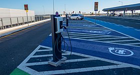 Μαρούσι: Δύο άνδρες προσπάθησαν να κλέψουν φορτιστή αυτοκινήτων και έπαθαν ηλεκτροπληξία - Σε κρίσιμη κατάσταση ο ένας