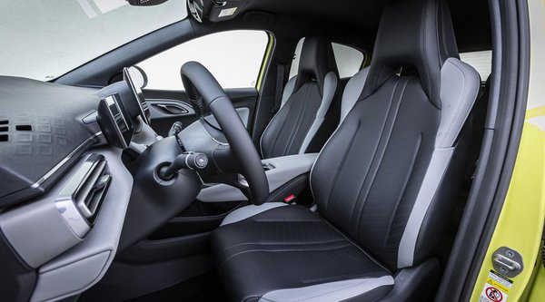 Ταξινομήσεις 2026: Το πρώτο σε πωλήσεις ηλεκτρικό αυτοκίνητο στην Ελλάδα (τιμές) 