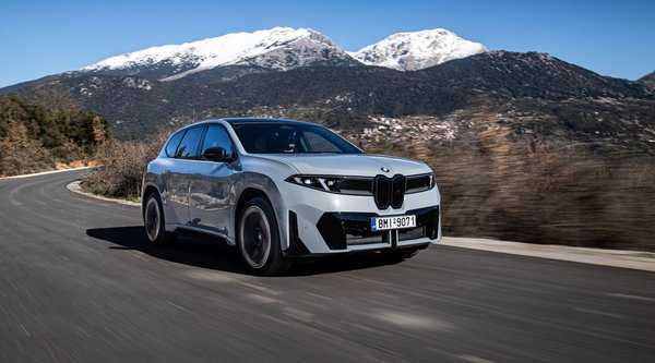 Οδηγούμε στην ορεινή Κορινθία τη νέα BMW iX3 50 XDrive