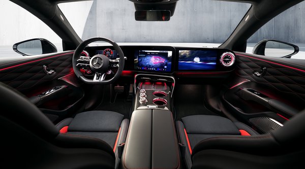 Η Mercedes δείχνει για πρώτη φορά το εσωτερικό της AMG GT των 1.300 PS (photos)
