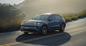 Νέα τετρακίνητη έκδοση για την Porsche Cayenne - Η τιμή στην Ελλάδα (photos)