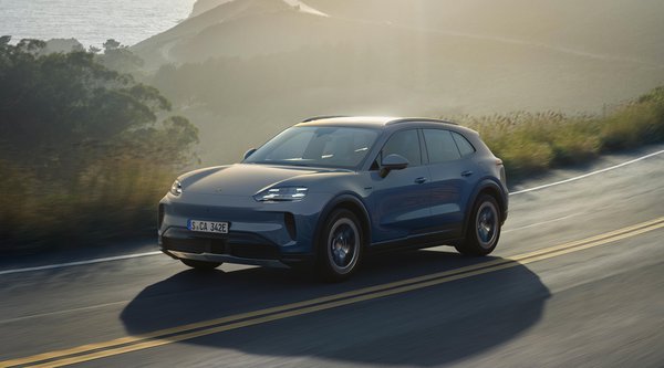 Νέα τετρακίνητη έκδοση για την Porsche Cayenne - Η τιμή στην Ελλάδα (photos)