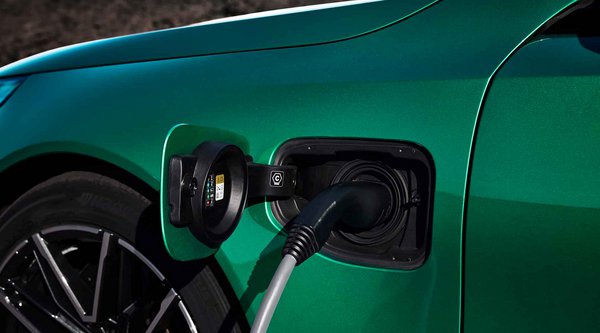 Έρευνα: Η τιμή των καυσίμων ανεβαίνει και ο κόσμος «ψάχνεται» για ηλεκτρικά