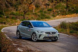 5 αυτοκίνητα πόλης που επιμένουν στους θερμικούς κινητήρες (τιμές)