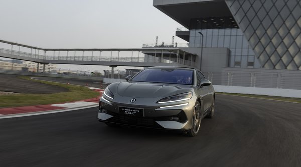 BYD: Έρχεται στην Ευρώπη το Denza Z9 GT - «Φουλάρει» σε 9 λεπτά (photos)