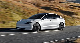 Tesla: Φθηνότερα από ποτέ τα Model 3 και Model Y στην Ελλάδα (τιμές)