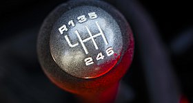 Η Porsche θέλει να «σώσει» το χειροκίνητο κιβώτιο με αυτήν τη νέα πατέντα