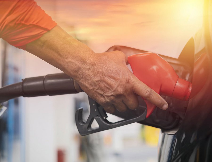 Οι υψηλές τιμές στα καύσιμα εκτόξευσαν τις πωλήσεις ηλεκτρικών αυτοκινήτων