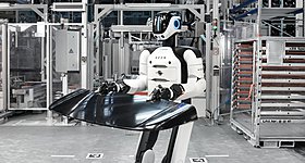 Η BMW καινοτομεί: Ανθρωποειδή ρομπότ στη γραμμή παραγωγής στη Λειψία (video)