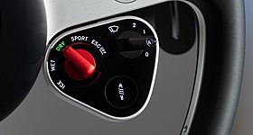 Οι διακόπτες αφής δεν μπήκαν τυχαία στα αυτοκίνητα – Ο CEO της Ferrari αποκαλύπτει τον λόγο