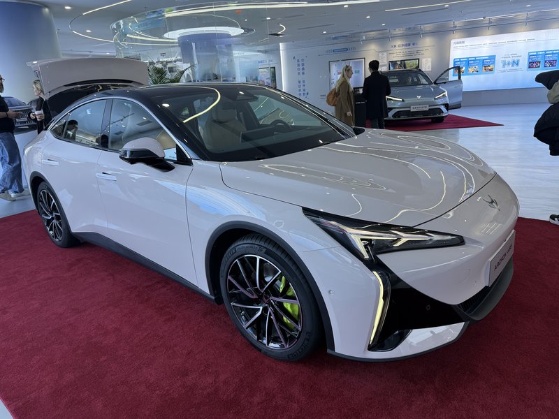 Mε εντυπωσιακό σε σχεδίαση σπορ κουπέ αμάξωμα το S5 προδιαθέτει για τον χαρακτήρα του.