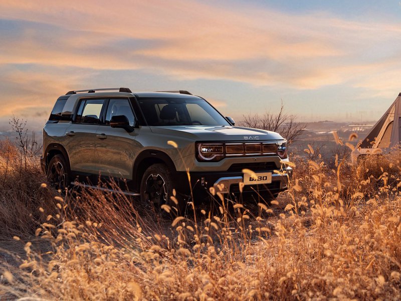 Με πολύ ενδιαφέρουσα σχεδίαση που παραπέμπει σε off-road όχημα το BJ30e και με αποδοτικό υβριδικό σύστημα.