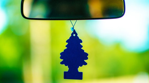 Έρευνα: Μπορούν τα αποσμητικά αυτοκινήτου να επηρεάσουν τη συγκέντρωση του οδηγού; Τι ρόλο παίζει η μέντα