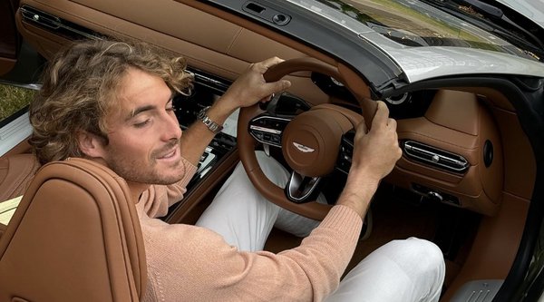 Τσιτσιπάς: Το σπάνιο supercar των 980.000 ευρώ που πρόσθεσε στη συλλογή του (photos)