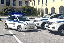 Όταν το Fiat 500 «γρυλίζει» σε δύο Nissan Navara - Αυτή είναι η viral καμπάνια της Ελληνικής Αστυνομίας (video)