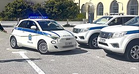 Όταν το Fiat 500 «γρυλίζει» σε δύο Nissan Navara - Αυτή είναι η viral καμπάνια της Ελληνικής Αστυνομίας (video)