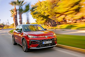 Δοκιμάζουμε το νέο Volkswagen T-Roc eTSI 1.5 150PS: Αναβαθμισμένο και fun-to-drive (video)