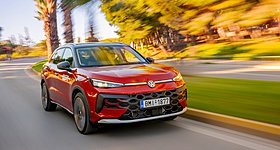 Δοκιμάζουμε το νέο Volkswagen T-Roc eTSI 1.5 150PS: Αναβαθμισμένο και fun-to-drive (video)
