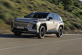 Οδηγούμε το νέο υπερσύγχρονο Toyota RAV4 στην Ισπανία