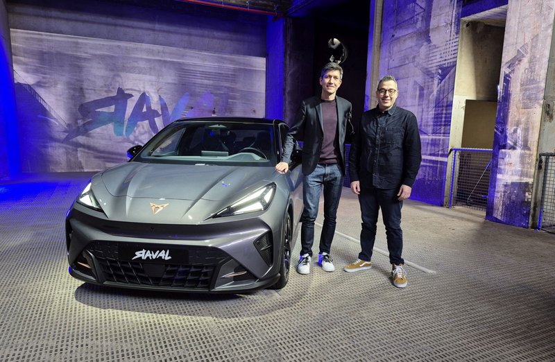 Carlos Galindo, Κώστας Μπαρμπέας