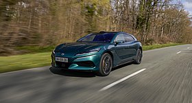 «Πάτησε» Ευρώπη το Denza Z9GT: Ηλεκτρικό και υβριδικό, με αυτονομία έως 805 km (photos)