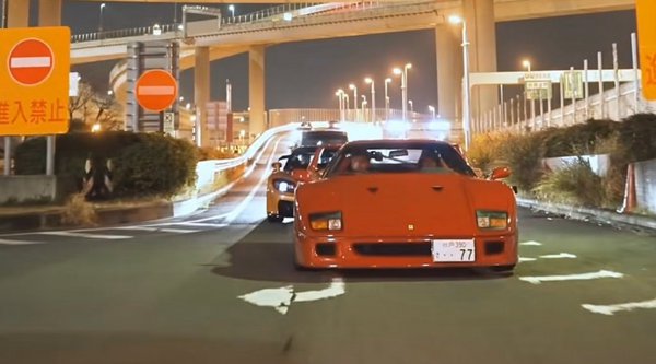 Ο Lewis Hamilton «καίει» τα λάστιχα της Ferrari F40 με την Kim Kardashian συνοδηγό (video)