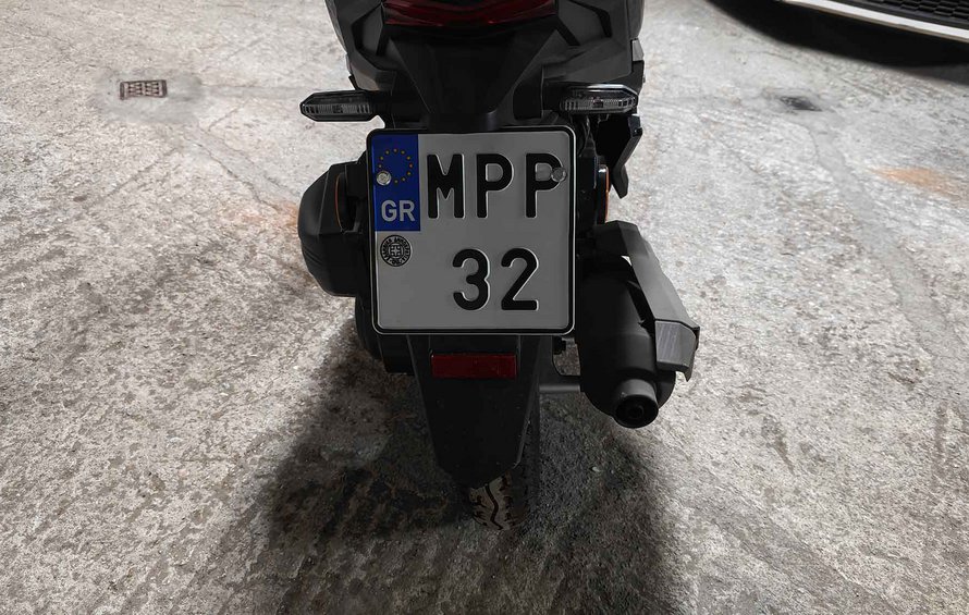 Πινακίδες κυκλοφορίας: Κατεπείγουσα απευθείας ανάθεση με άμεση έκδοση 30.000 κομματιών