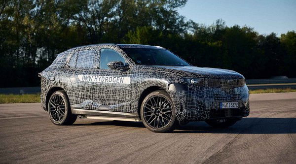 BMW iX5 Hydrogen: Πώς οι προηγμένες δεξαμενές υδρογόνου ανεβάζουν την αυτονομία στα 750 km