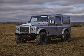 Αυτό το Land Rover Defender έχει αύρα... James Bond (photos)