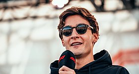 Ο Russell για τα σενάρια φυγής του Verstappen: «Η Formula 1 είναι μεγαλύτερη από τον οποιονδήποτε»