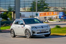 Δοκιμάζουμε το trendy, διασκεδαστικό Renault 5 E-Tech 40 kWh 120 PS