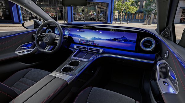 Mercedes: Η νέα C-Class αποκαλύπτει για πρώτη φορά το εσωτερικό της (photos)