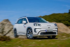 Δοκιμάζουμε το έξυπνα πρακτικό GAC AION V 204 PS με την τεράστια αυτονομία (video)