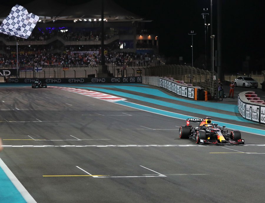 F1: Πρώην αγωνοδίκης δικαιολογεί τον Masi: «Δεν έκανε τίποτα λάθος στο Άμπου Ντάμπι»