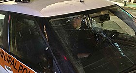 Εξάρχεια: Επίθεση σε περιπολικό της Δημοτικής Αστυνομίας - Η ζημιά που προκλήθηκε (photos)