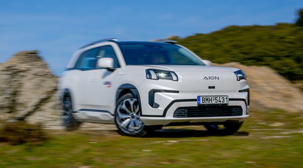 Δοκιμάζουμε το έξυπνα πρακτικό GAC AION V 204 PS με την τεράστια αυτονομία (video)