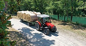 Απίστευτο: Αγρότης δέχθηκε 5 κλήσεις για στάθμευση... με τρακτέρ σε αεροδρόμιο - Πώς έμπλεξε χωρίς να φταίει