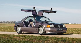 Μια πανέμορφη Mercedes 300 CE απέκτησε gullwing πόρτες - Το «ακραίο» ποσό που θα πιάσει (photos)