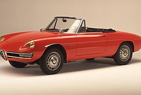 Alfa Romeo Spider Duetto: Συνεχίζει να γοητεύει 60 χρόνια μετά την πρεμιέρα της