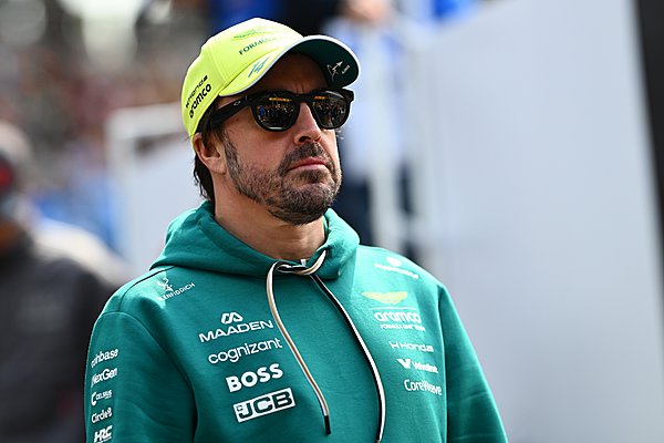 Δεν έχει τελειώσει με την F1 ο Alonso: «Λατρεύω τους αγώνες, 41 χρόνια είμαι στο τιμόνι»