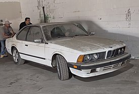 Μια πανέμορφη BMW E24 του 1983 βρίσκει ξανά τη λάμψη της (video)