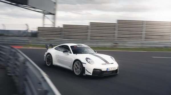 «Σπάει» τα χρονόμετρα η νέα Porsche 911 GT3 Manthey - Πόσο ταχύτερη ήταν από την προηγούμενη (video)