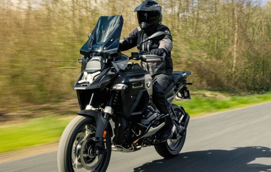 BMW: Αποκάλυψη για τη νέα R 1300 GS Adventure Dark Edition