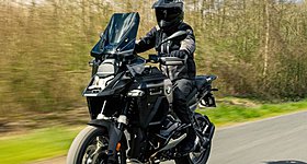 BMW: Αποκάλυψη για τη νέα R 1300 GS Adventure Dark Edition
