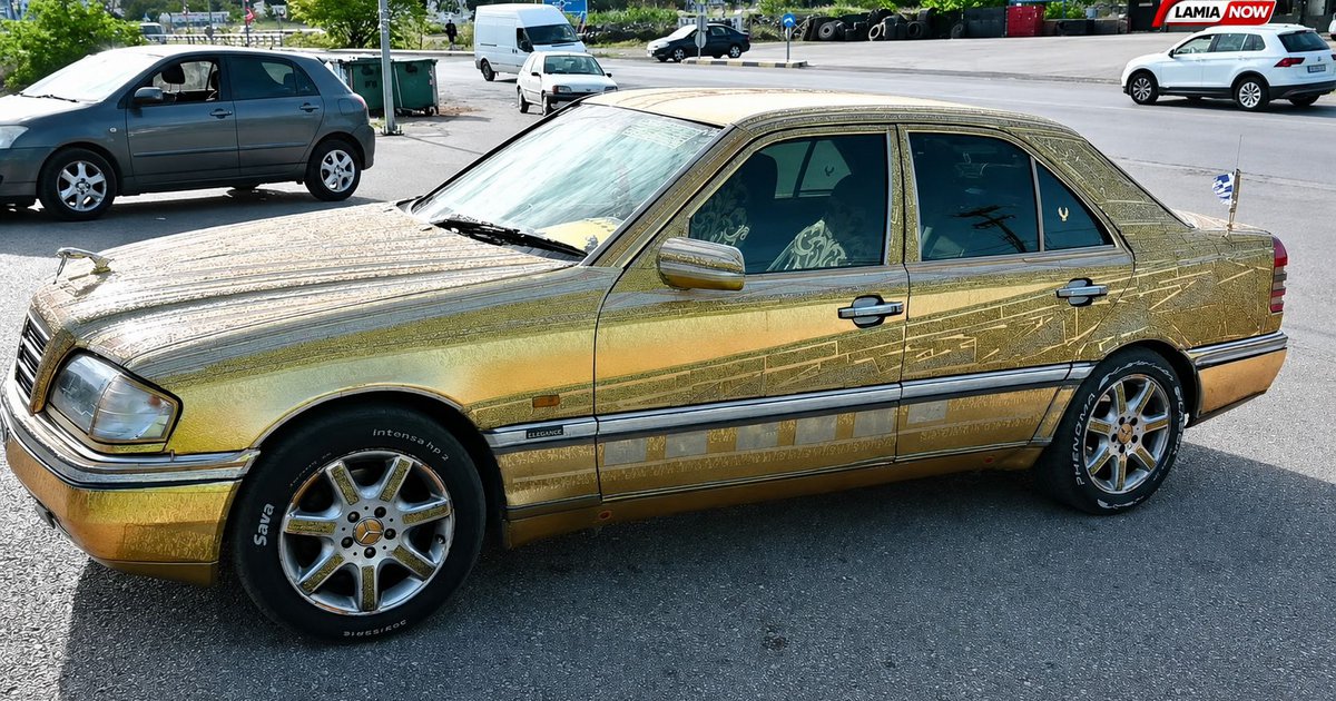 Λαμία: Mεταμόρφωσε μία Mercedes σε... χρυσό έργο τέχνης - Χρειάστηκε 2 χρόνια και χιλιάδες στρας (video)
