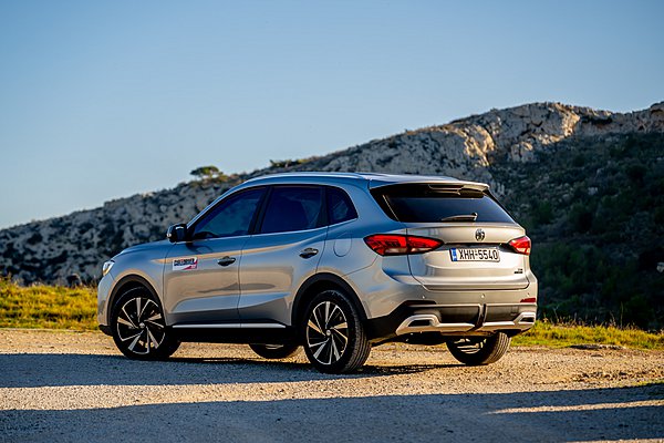 MG ZS Max: Πρακτικό C-SUV με τιμή από 19.950€, πλούσιο εξοπλισμό και 7 χρόνια εγγύηση