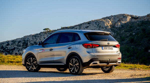 MG ZS Max: Πρακτικό C-SUV με τιμή από 19.950€, πλούσιο εξοπλισμό και 7 χρόνια εγγύηση