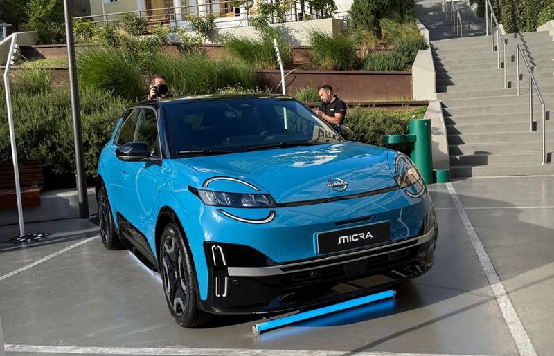 Το νέο Nissan Micra στον εξωτερικό χώρο του καλαίσθητου Μουσείου Ιδρύματος Βασίλη & Ελίζας Γουλανδρή, στο Παγκράτι (Ερατοσθένους 13). 