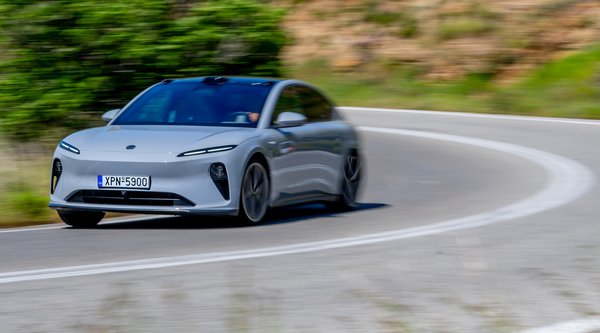 NIO ET5 Long Range: Δοκιμάζουμε το πολυτελές EV με τις hot επιδόσεις 